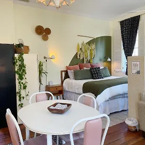 Charming 1885 Parlor Loft Downtown Savannah