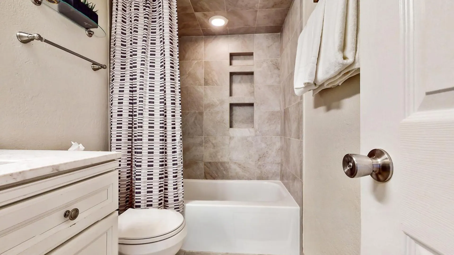 2 Bed 2 Bath Vacation Home In Scottsdale Holiday home