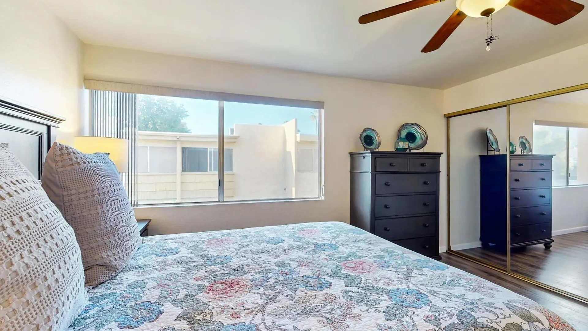 2 Bed 2 Bath Vacation Home In Scottsdale
