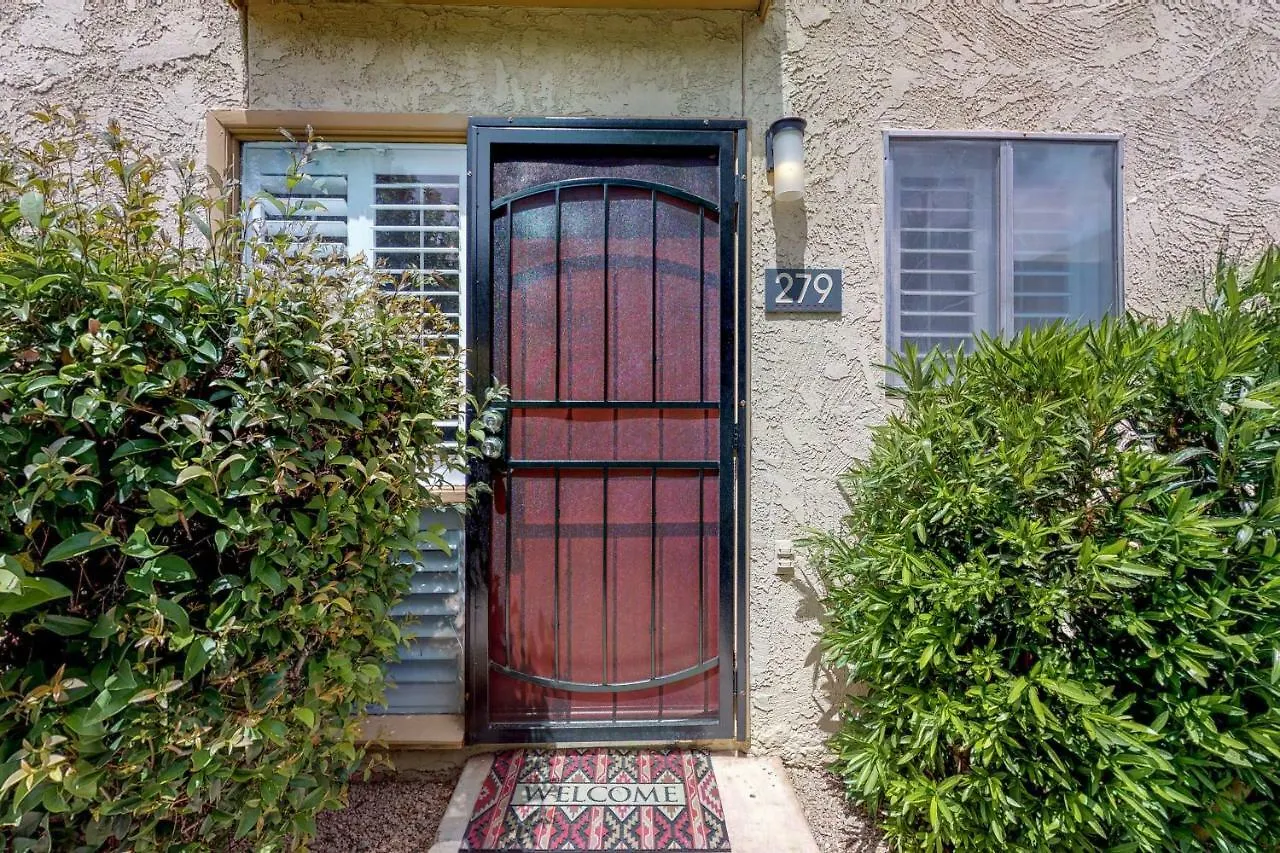 2 Bed 2 Bath Vacation Home In Scottsdale
