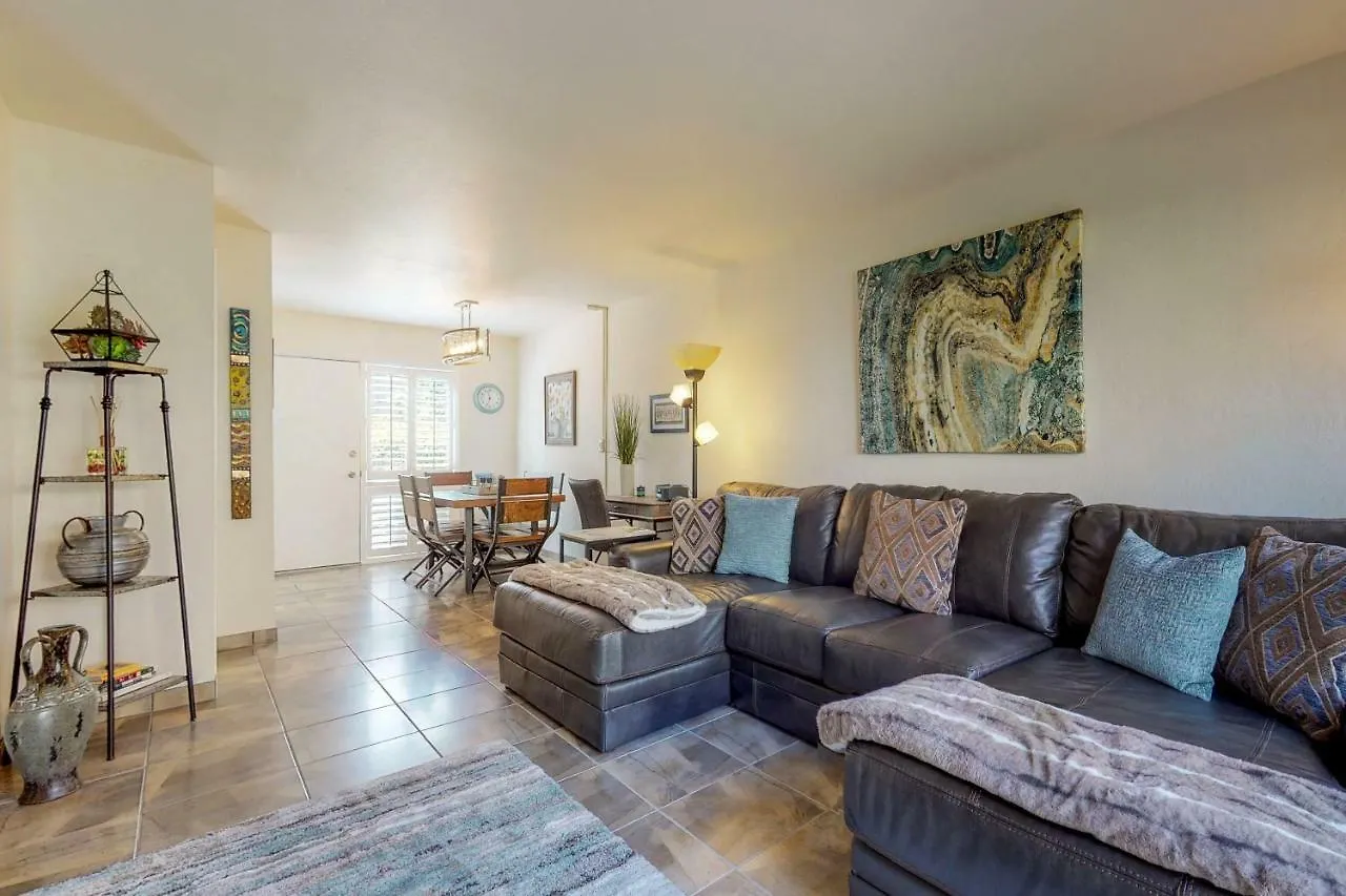 2 Bed 2 Bath Vacation Home In Scottsdale Holiday home